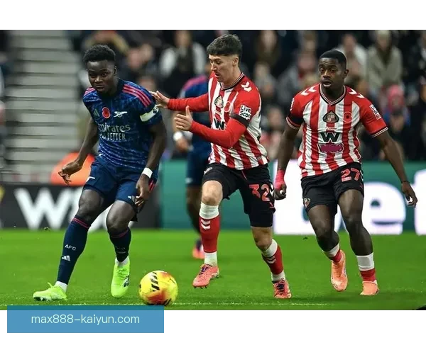 拉斯穆斯·霍伊伦本赛季表现稳健，持续提升在英超的竞争力