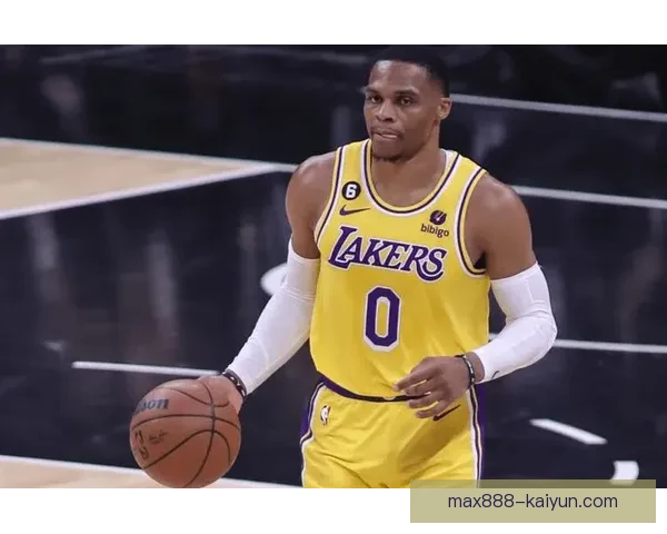 戴维斯比赛阅读能力持续提升，防守预判与场上决策表现稳健